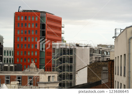 The architectural landscape of London captures the harmony between contemporary design and historic tradition. 123686645