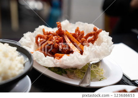 The basket adds an extra layer of texture to the savory shredded pork 123686653