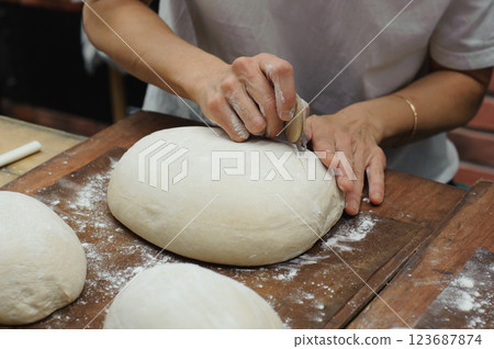 麵包製作、將麵團切成小塊、麵包製作、整形 123687874