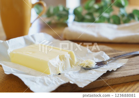 用紙包好奶油 用紙包好奶油 123688081
