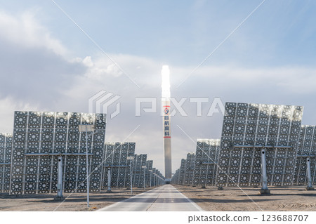 Molten salt tower type solar power plant 123688707