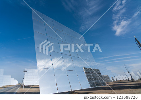 Molten salt tower type solar power plant Molten salt tower type solar power plant 123688726