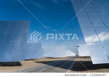 Molten salt tower type solar power plant Molten salt tower type solar power plant 123688727