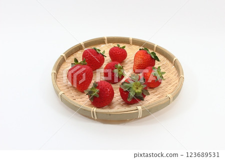 The sunshine and the temptation of sweet and sour strawberries 123689531