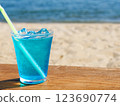 海灘和藍色夏威夷果汁 123690774