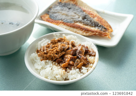 Taiwan snacks Braised pork rice Milkfish Braised pork rice Taiwanese style meat soboro donburi Lulufuan 123691842
