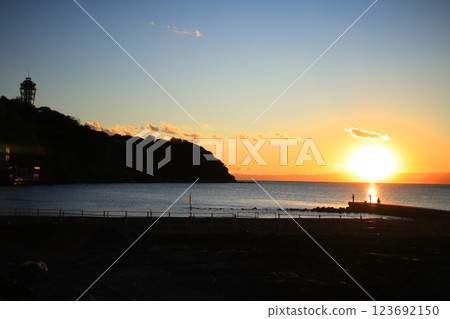Sunset on Enoshima 123692150