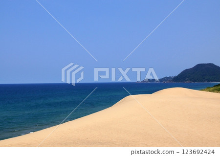 鳥取四季漫步夏季鳥取沙丘 鳥取四季漫步夏季鳥取沙丘 123692424