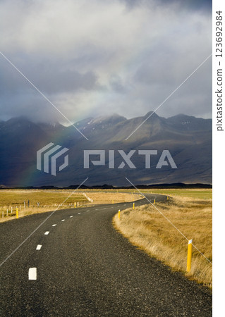 Road near Hofn in southern Iceland Road near Hofn in southern Iceland 123692984