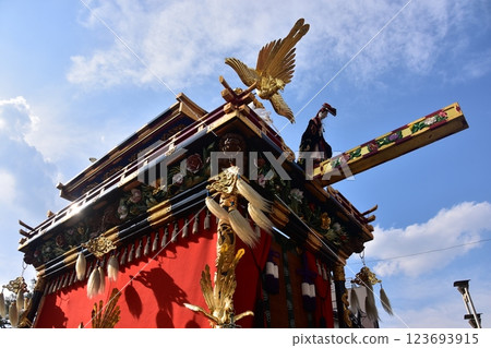 Takayama City, Gifu Prefecture, Japan, Spring Takayama Festival, Karakuri puppet floats on stone platform and beautiful blue sky 123693915