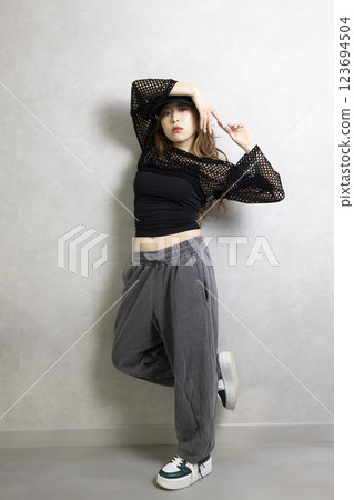可愛的女人跳舞 123694504