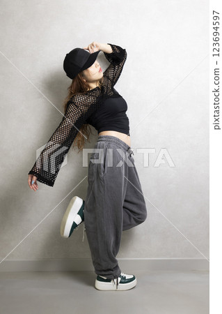 可愛的女人跳舞 123694597