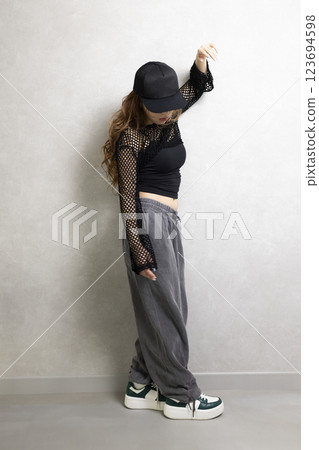 可愛的女人跳舞 123694598