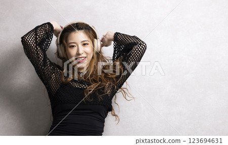 可愛的女人跳舞 可愛的女人跳舞 123694631