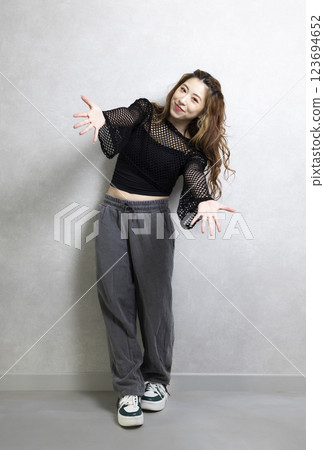 可愛的女人跳舞 可愛的女人跳舞 123694652
