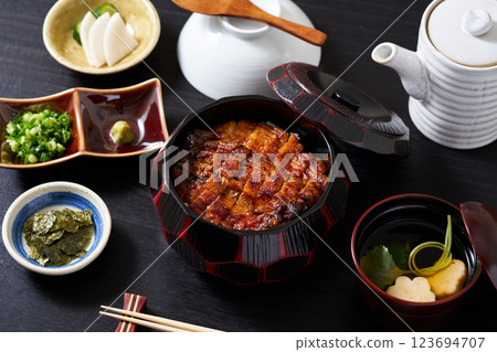 三三吃 三三吃 123694707