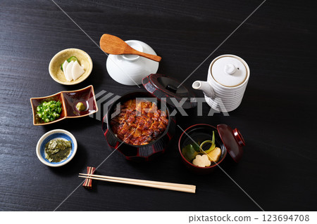 Hitsumabushi 123694708