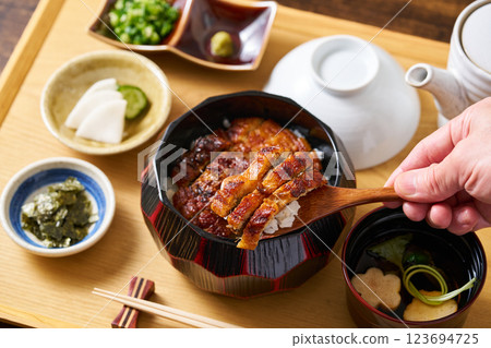 Hitsumabushi Hitsumabushi 123694725