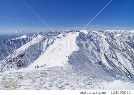 Snowy scenery of the main ridge of Mt. Tanigawa in the harsh winter (snowy mountain climbing) 123695051