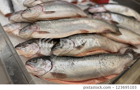 Raw steaks of rainbow trout chilled on shallow ice at the seafood market. An open shelf at the fish market 123695103