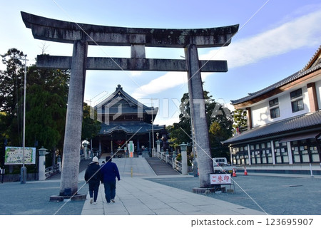 Aichi Prefecture, Toyokawa Inari Shrine grounds, torii gate, main hall and approach Aichi Prefecture, Toyokawa Inari Shrine grounds, torii gate, main hall and approach 123695907
