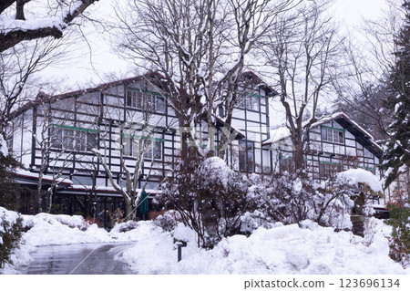 Winter in Karuizawa: Mampei Hotel covered in snow 123696134