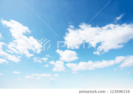 春天藍天和雲彩 123696158