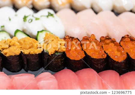 壽司送貨 123696775