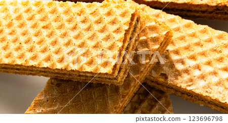 白色背景下美味薄餅的產品攝影 123696798