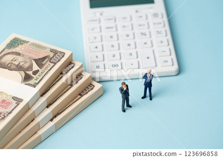 金錢,鈔票,商人,計算器 金錢,鈔票,商人,計算器 123696858