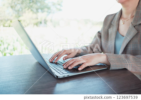 Woman working with computer laptop at cafe. Freelancer remote working from coffee shop. 123697539