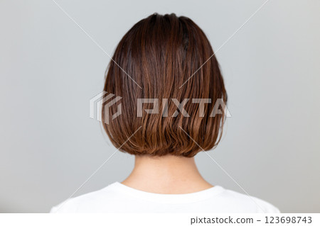 中年女子後背頭髮型 123698743