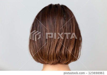 中年女子後背頭髮型 中年女子後背頭髮型 123698961