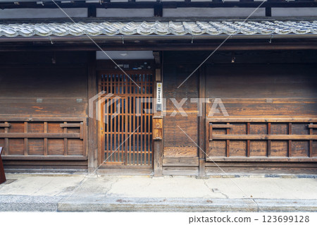 Naramachi: A charming streetscape 123699128