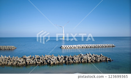 Aerial view of Japan's Toyama Bay coast in winter 123699365