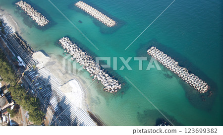 Aerial view of Japan's Toyama Bay coast in winter 123699382