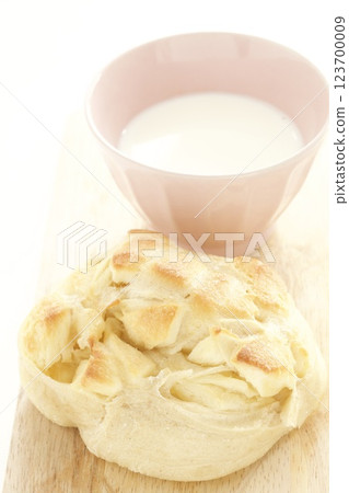 Milk rock bread and milk 123700009
