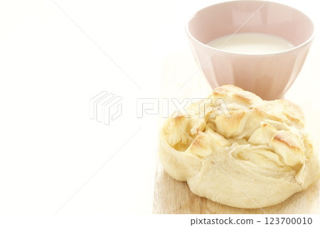 Milk rock bread and milk 123700010