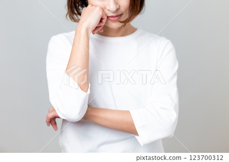 Annoyed middle woman 123700312