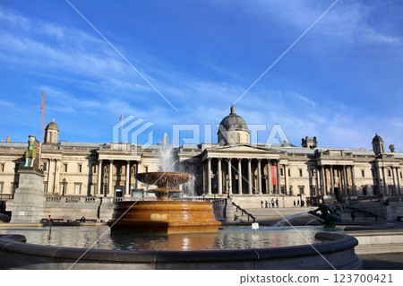 英國倫敦國家美術館和特拉法加廣場 123700421