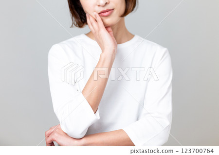 Annoyed middle woman 123700764