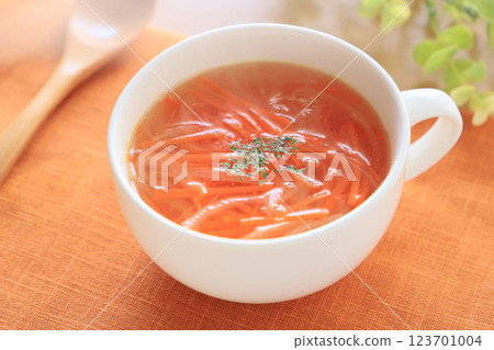 Warm carrot consommé soup (steaming) 123701004