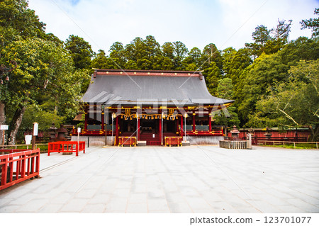 Oshu Ichinomiya: Shiogama Shrine, Left and Right Worship Halls 123701077