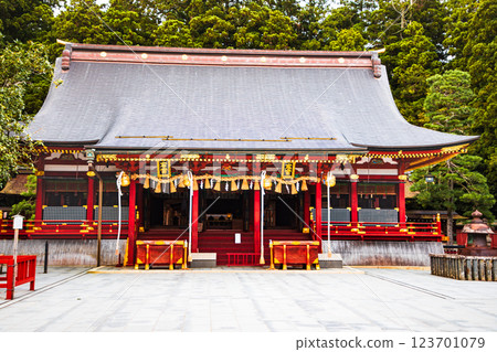 Oshu Ichinomiya: Shiogama Shrine, Left and Right Worship Halls 123701079