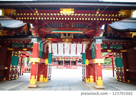 Oshu Ichinomiya Shiogama Shrine Gate and Corridor 123701082