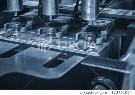 The drinking water bottle manufacturing process by blow mold machine. 123701094
