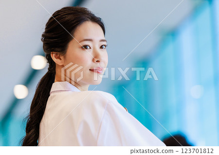 醫療隊女醫生拍攝合作:LINK FOREST 醫療隊女醫生拍攝合作:LINK FOREST 123701812