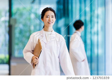 醫療團隊,女醫生,圖片提供:LINK FOREST 醫療團隊,女醫生,圖片提供:LINK FOREST 123701839