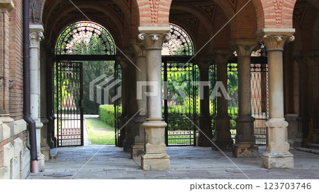 Columns Supporting Brick Vaults In Patio Of Ancient Castle 123703746