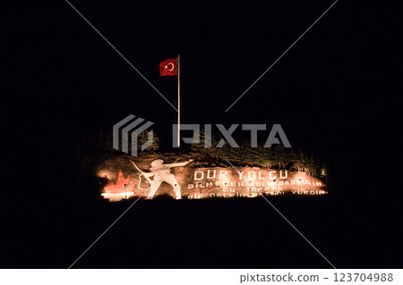 Image of the martyrs' monument, the symbol of the Gallipoli wars. 123704988